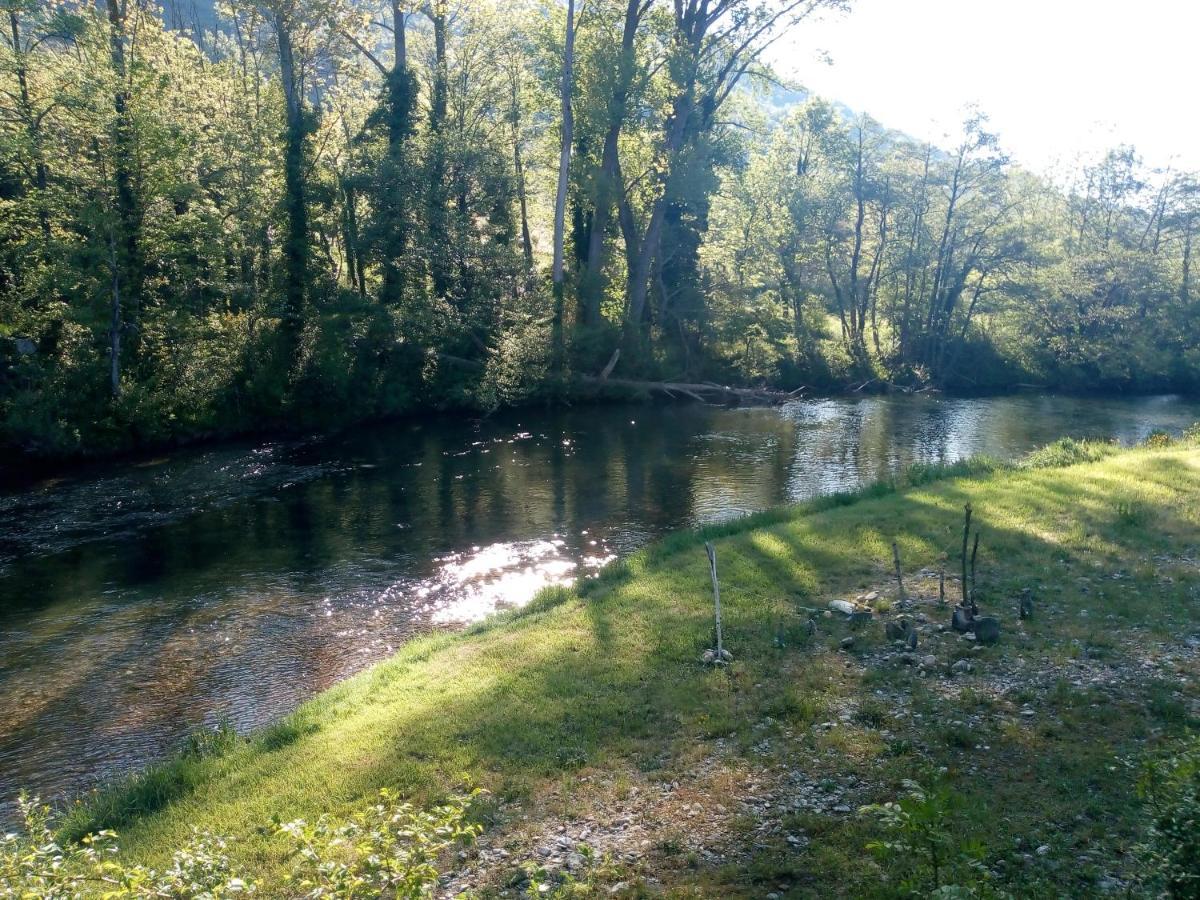 Camping Le Vialaret Nant 外观 照片